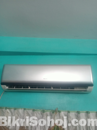 GREE SPLIT AIR CONDITIONER INDOOR & OUTDOOR UNIT